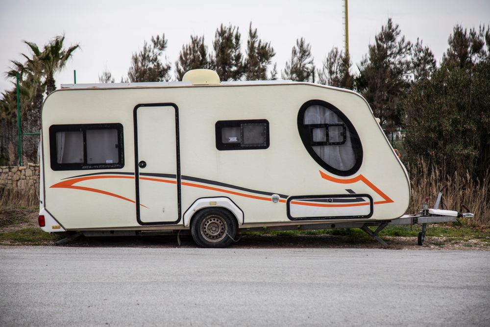 Wohnwagen auf dem Campingplatz: Symbolbild für Wohnwagen Teppich